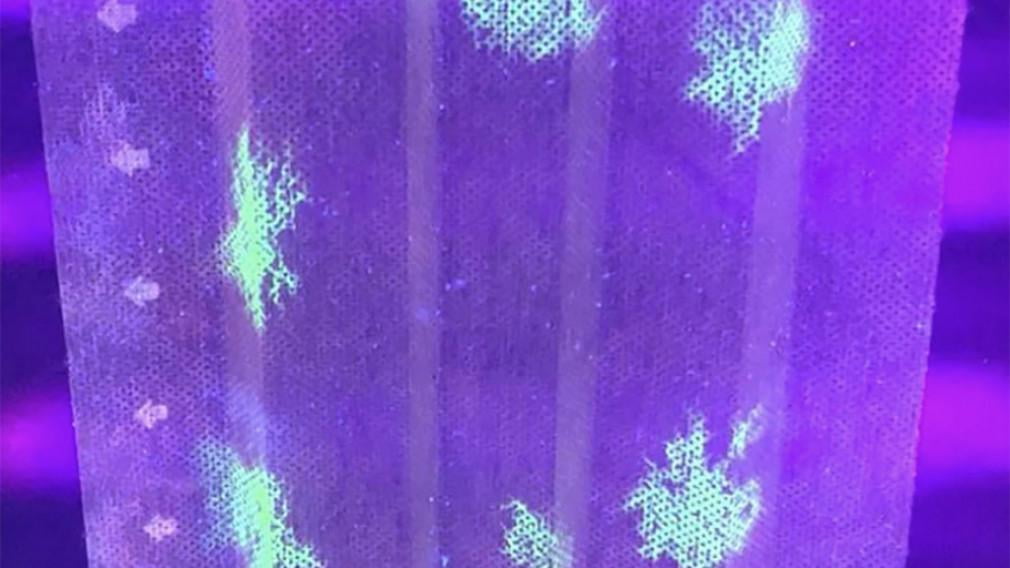 Японияда COVID-19 зарралари билан алоқа қилганда нур сочувчи ниқоб яратилди