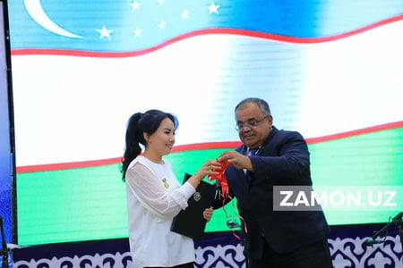 Президент ваъда қилган машина ёш тадбиркорга топширилди