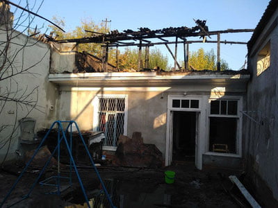 Наманганда икки уйнинг томи ёниб кетди