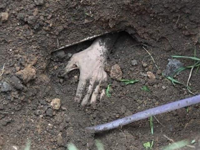 Бухорода "61-Автокорхона”нинг икки нафар ишчисини тупроқ ва қум босиб қолди