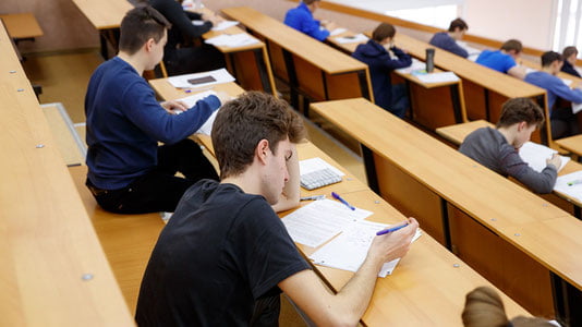 Ўқишни кўчириш учун қайси давлатда ўқиётган талабалар энг кўп ариза топширгани маълум қилинди