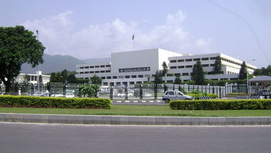 Покистон парламенти тарқатиб юборилди