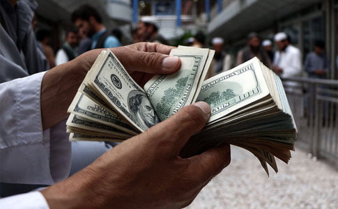 O'zbekistonda dollar kursi ketma-ket to'rtinchi kun ko'tarildi