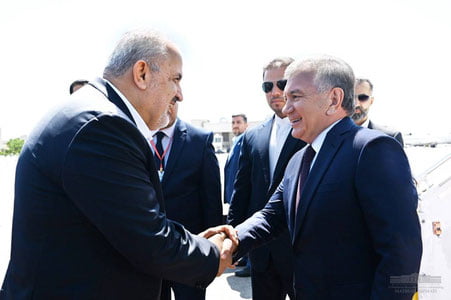 Шавкат Мирзиёев Эронга етиб борди