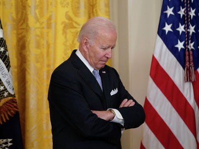 Америкалик сиёсатчи: Байденнинг истеъфоси — инсониятнинг энг ёмон муаммоларига ечим