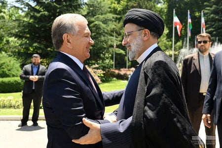 Шавкат Мирзиёев Теҳронда расмий кутиб олинди