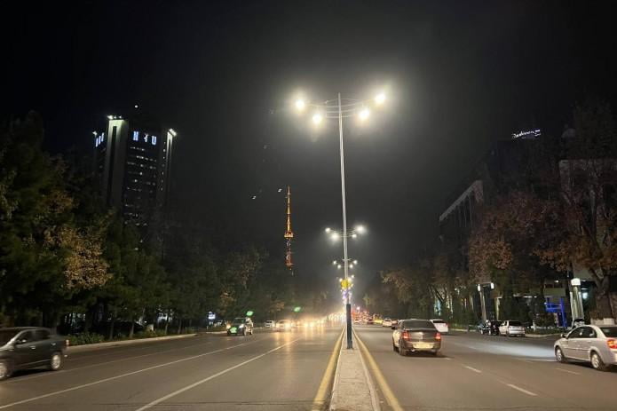 Аномал иссиқ сабабли Тошкентда кечаси кўча чироқлари ўчирилади