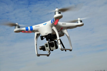 Ўзбекистонда дронлар ва самолётларнинг ҳаво ҳудудидан биргаликда фойдаланиш масалалари кўриб чиқилди