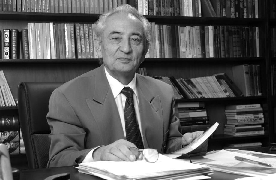 O‘zbekiston xalq shoiri Jamol Kamol vafot etdi