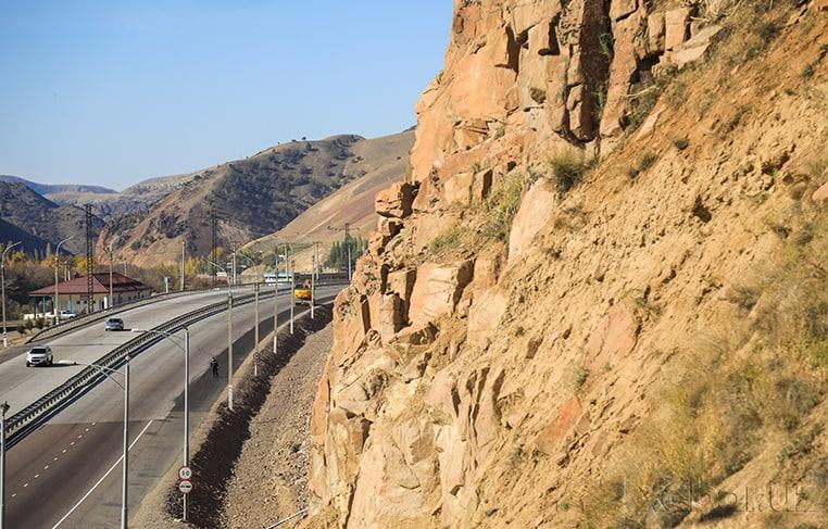 «Қамчиқ»да «Isuzu» ағдарилиб кетиши оқибатида ҳайдовчи қисилиб қолди