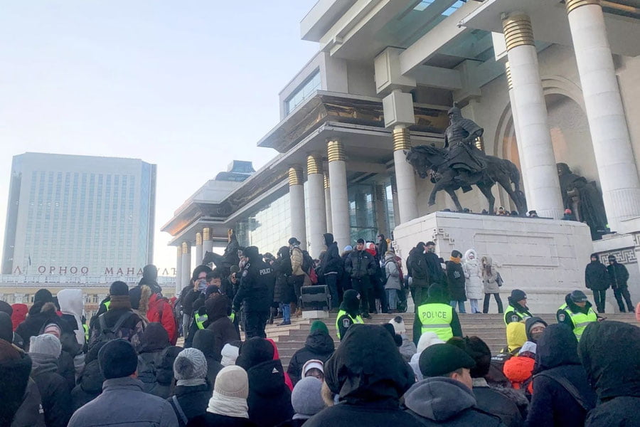 Норозилик намойишлари ортидан Мўғулистонда кўмир сотиш билан боғлиқ айрим шартномалар очиқланади