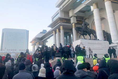 Норозилик намойишлари ортидан Мўғулистонда кўмир сотиш билан боғлиқ айрим шартномалар очиқланади