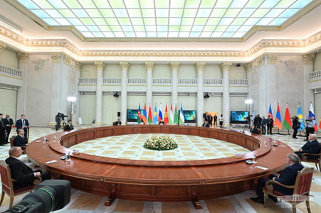 Шавкат Мирзиёев МДҲ давлат раҳбарлари учрашувида қатнашди