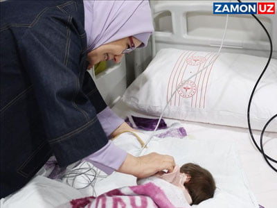 Эмине Эрдoған зилзила ўчоғидан Анқарага олиб келинган чақалоқларни кўргани борди