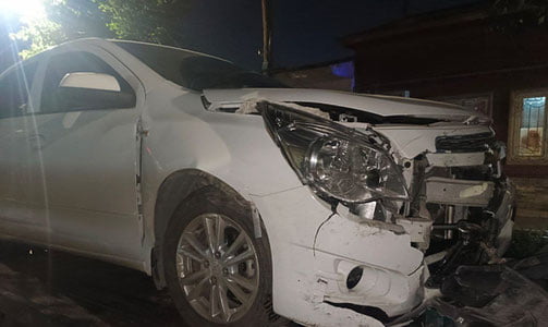 Toshkentda YPXdan qochgan haydovchi skuter va Cobalt‘ni urib yubordi