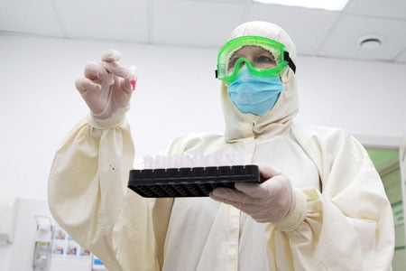 Россияда COVID—19'нинг барча штаммларига қарши янги дори яратилди