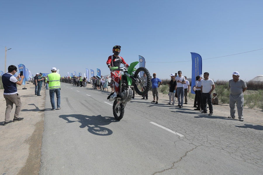 Мўйноқда экстремал автомобиль мусобақалари бўлиб ўтмоқда