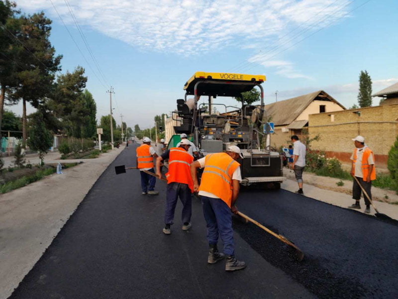 Таъмирталаб йўллар таъмирланмоқда