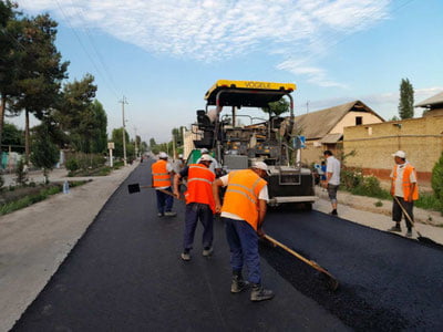 Таъмирталаб йўллар таъмирланмоқда