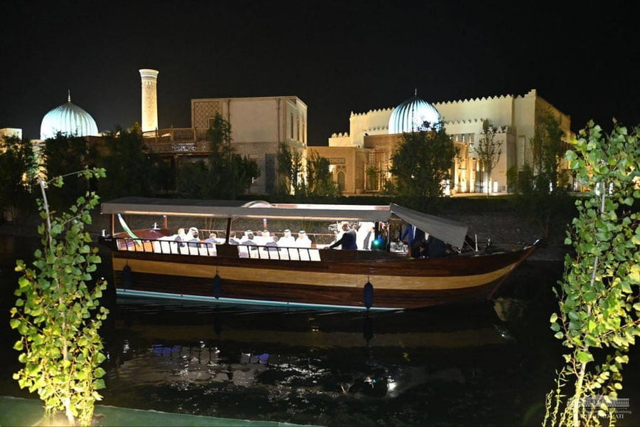 Шавкат Мирзиёев Қатар амири билан сув ҳавзасида сайр қилди — фото