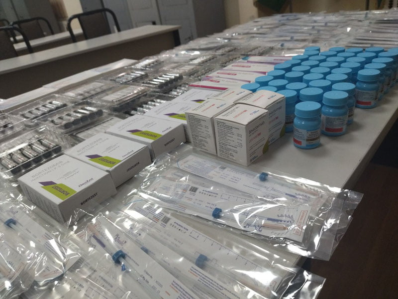 Йўловчининг ёнидан салкам 142 миллион сўмлик дори воситалари топилди