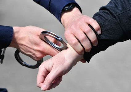 Чехияда Россияга товар етказмоқчи бўлган тадбиркор қўлга олинди