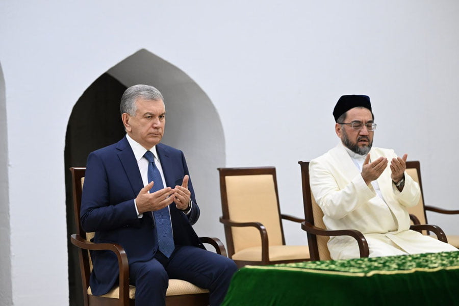 Shavkat Mirziyoyev Imom Buxoriy maqbarasini ziyorat qildi