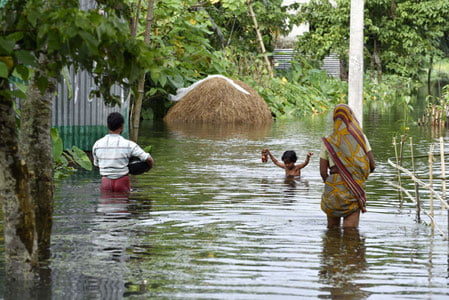 Ҳиндистондаги сув тошқинида 100 дан ортиқ киши ҳалок бўлди