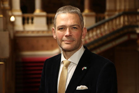 Британия Ўзбекистонга янги элчи тайинлади