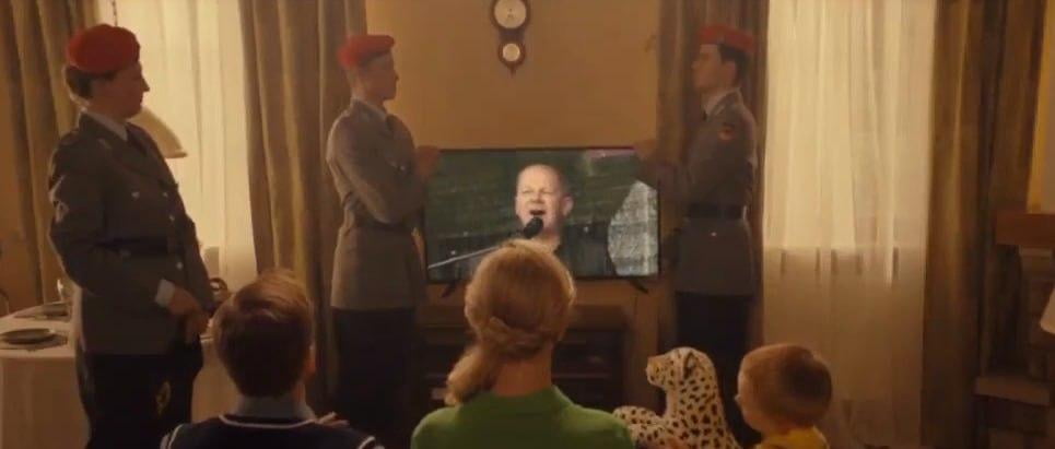 Rossiyalik targ'ibotchilar Ukrainaga yordam sifatida nemis oilasining mulki tortib olingani haqidagi videoni tarqatishdi