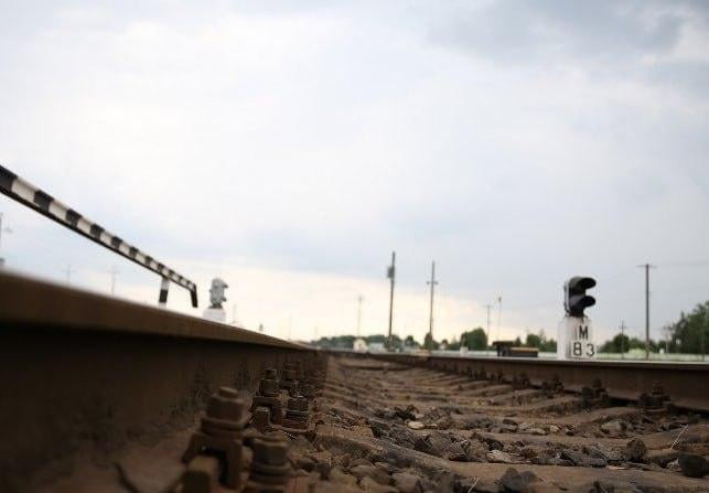 Швецияда йўловчи поезди ағдарилиб кетди