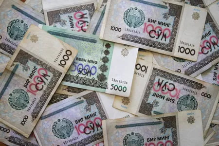 Жиззахда банк ходими кредит қарздорлиги учун тўланган пулларни талон-тарож қилди