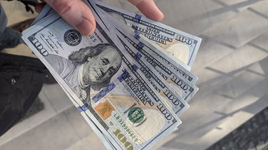 Dollar kursi ko‘tarildi, rubl esa pasaydi