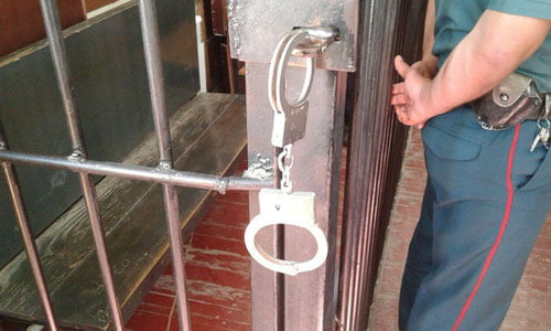 Xorazmda Mehribonlik uyidagi zo‘ravonlik: sobiq mansabdorlarning biri 2 yil, yana biri 3 yilga qamaldi