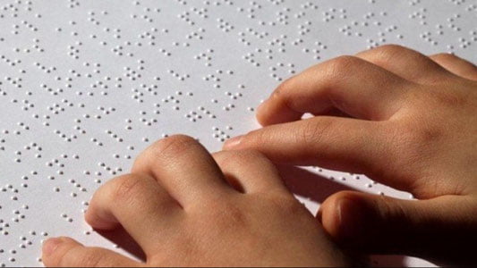 Ўзбекистонга брайл алифбосида чоп этилган Қуръони Карим тафсири тақдим этилди