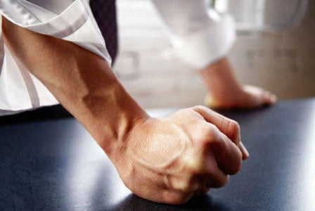 Shahrisabzda o‘quvchi “zamdirektor” bilan mushtlashdi