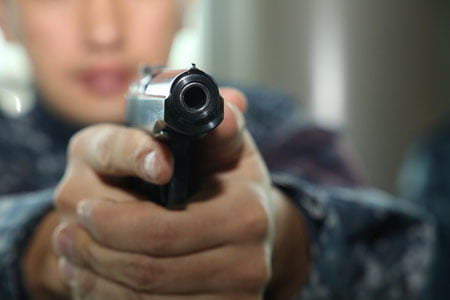 Туркияда ўзбекистонлик йигит дўстини отиб қўйди