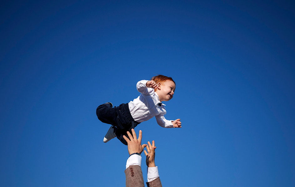Нью-Йоркда тутилган қуёш, Руминияда нишонланган ҳайит ва шаршарадаги камалак