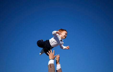 Нью-Йоркда тутилган қуёш, Руминияда нишонланган ҳайит ва шаршарадаги камалак