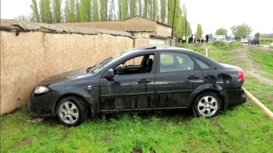 Жиззахда Gentra ҳайдовчиси икки мактаб ўқувчисини уриб кетди