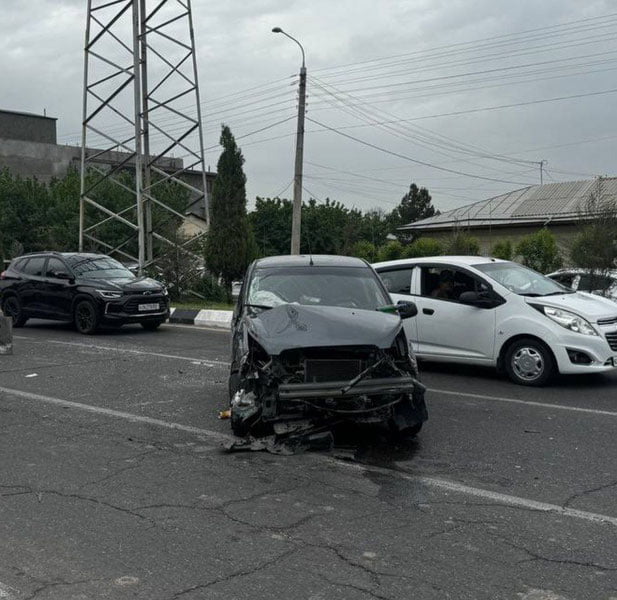 Toshkentda Matiz Spark bilan to‘qnashib ketdi