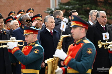 Шавкат Мирзиёев Москвадаги Ғалаба парадида қатнашди