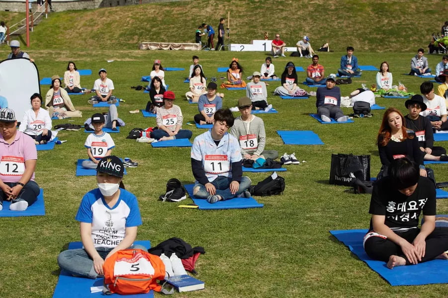 Жанубий Кореяда ҳеч нарса қилмаслик мусобақаси ўтказилди