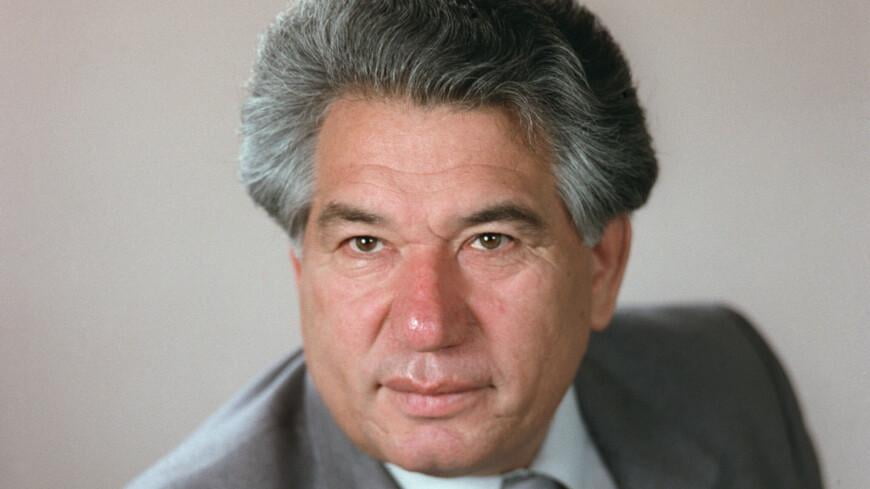 Ashxobodda Chingiz Aytmatov haykali ochildi