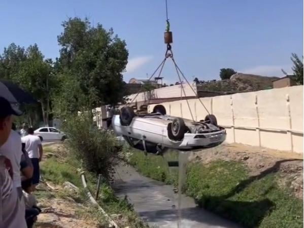 Самарқандда Nexia-2 каналга тушиб кетди