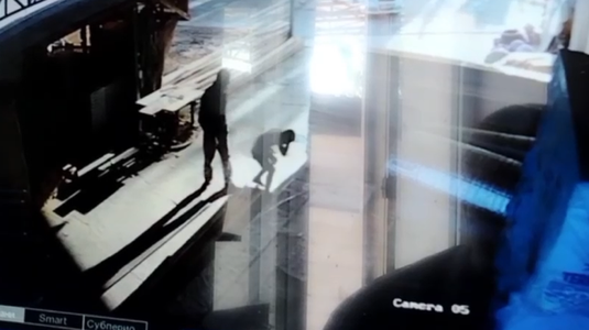 Қашқадарёда сотувчи 12 ёшли болани калтаклади