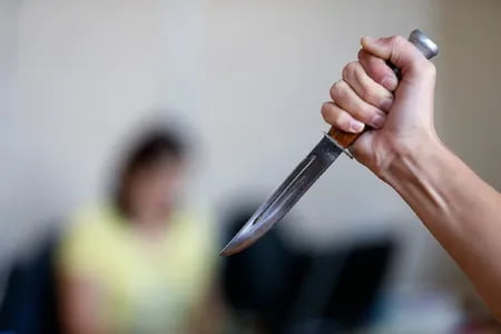 Самарқандда эркак хотинини пичоқлади