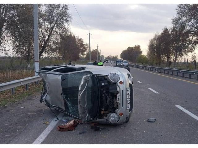 Юқори Чирчиқда Matiz аварияга учраб, ағдарилиб кетди