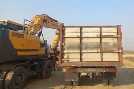 Тошкентда ноқонуний қум қазиб олаётганлар ушланди