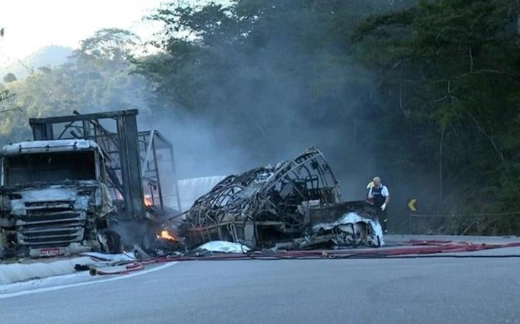Бразилияда талабалар автобуси ҳалокатга учради